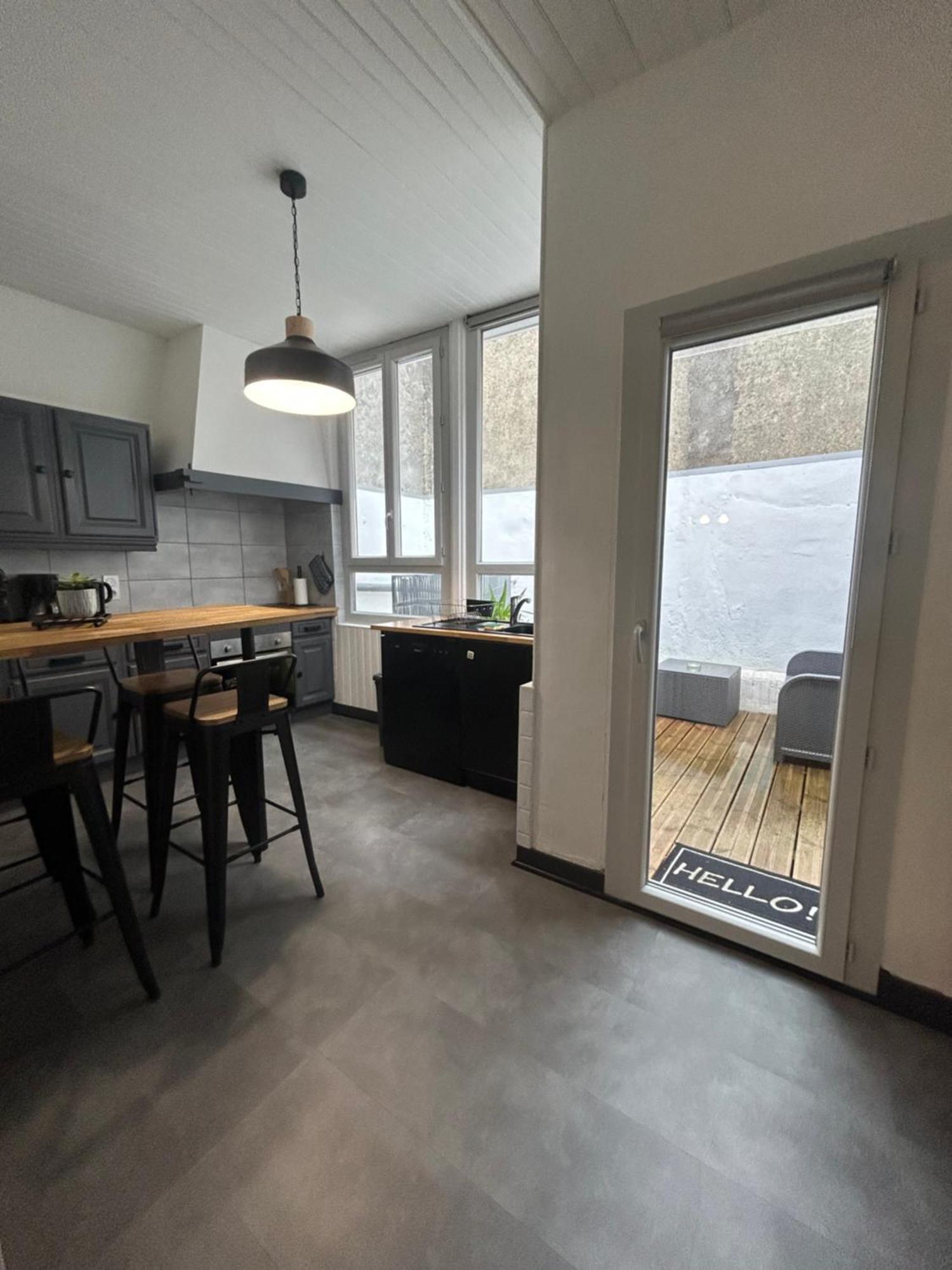 Maison De Ville Avec Garage Et Terrasse Lurdy Exteriér fotografie