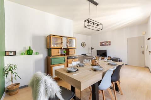 Maison De Ville Avec Garage Et Terrasse Lurdy Exteriér fotografie