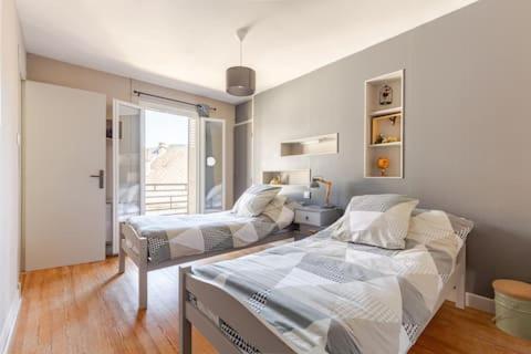 Maison De Ville Avec Garage Et Terrasse Lurdy Exteriér fotografie