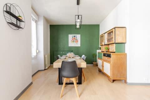Maison De Ville Avec Garage Et Terrasse Lurdy Exteriér fotografie